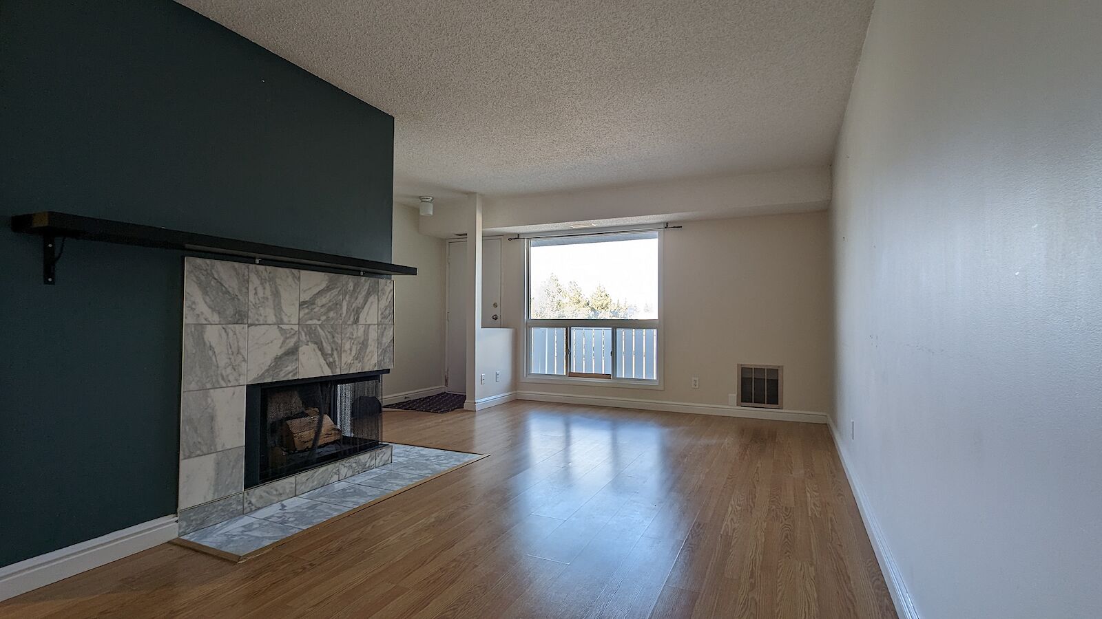 Living+Room Edmonton 3 bedrooms Townhouse for rent. Property photo: 522050-1