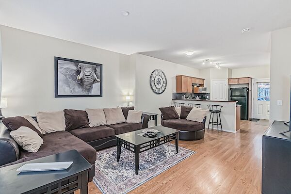 Airdrie 3 bedrooms Townhouse for rent. Property photo: 522852-3