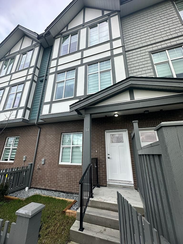 Surrey 3 bedrooms Townhouse for rent. Property photo: 522915-1