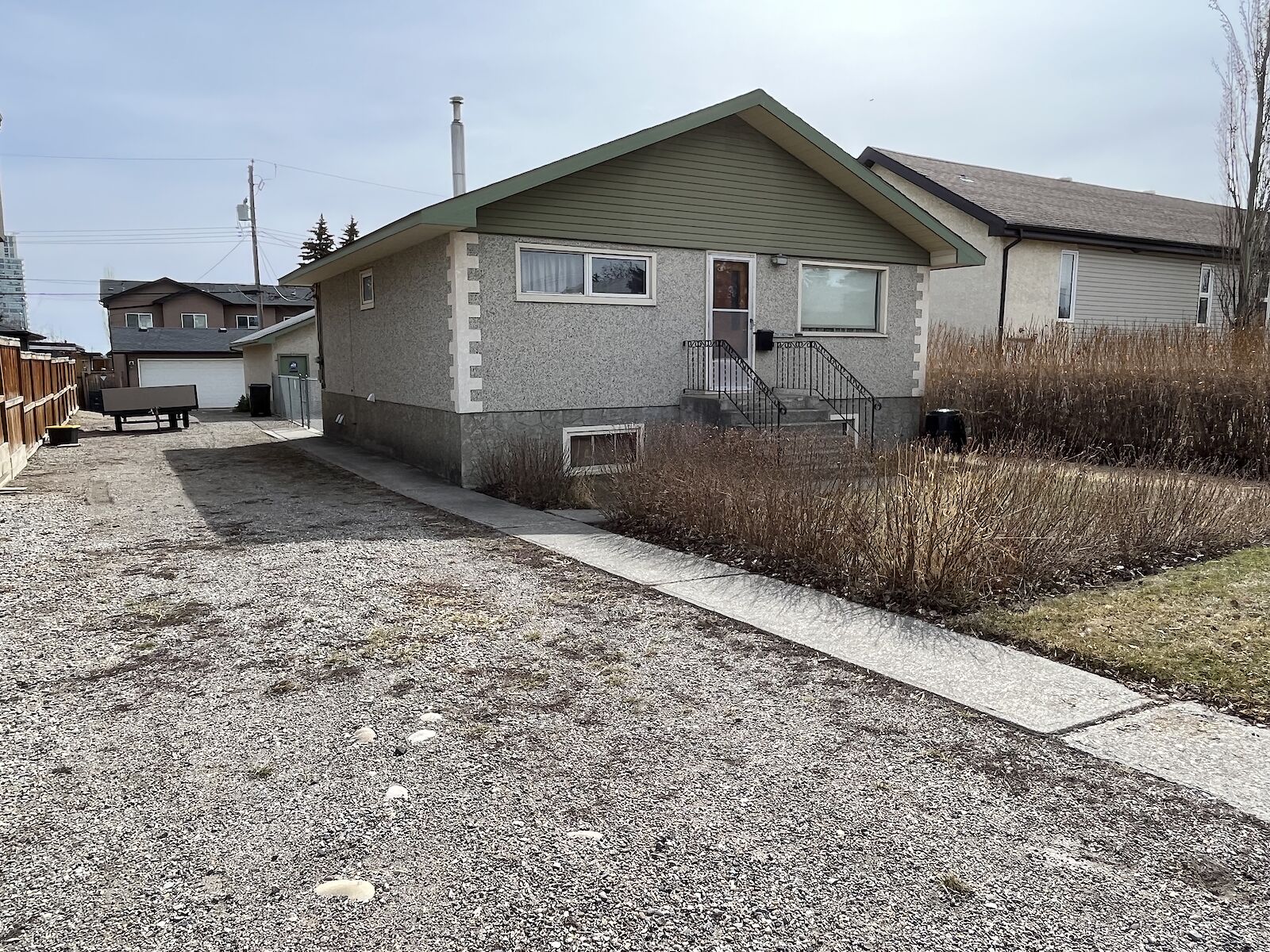 Calgary 4 bedrooms House for rent. Property photo: 523517-1