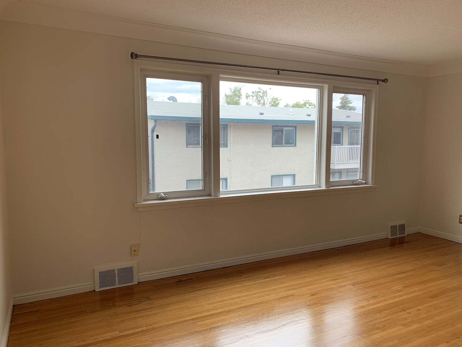 Edmonton 1 bedroom Condo Unit for rent. Property photo: 523594-1