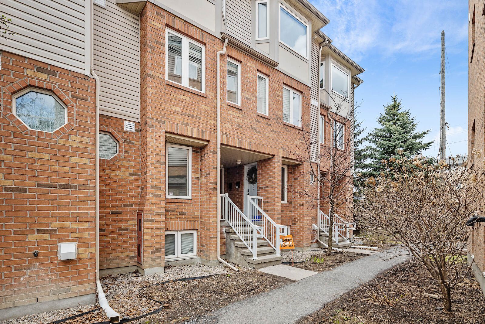 Ottawa 2 bedrooms Townhouse for rent. Property photo: 523906-1
