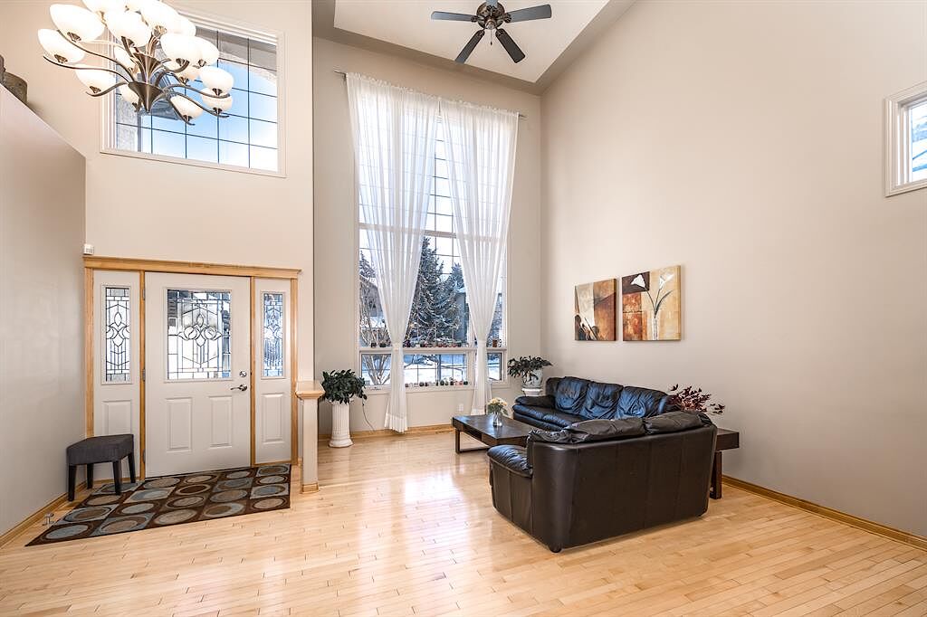 Calgary 5 + Den bedrooms House for rent. Property photo: 524220-1