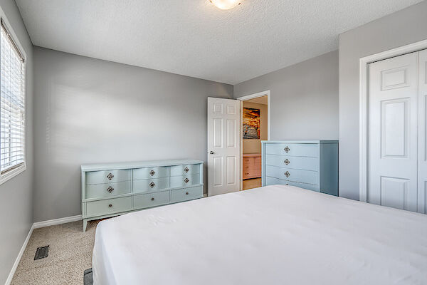 Calgary 1 bedroom Room For Rent for rent. Property photo: 524614-2