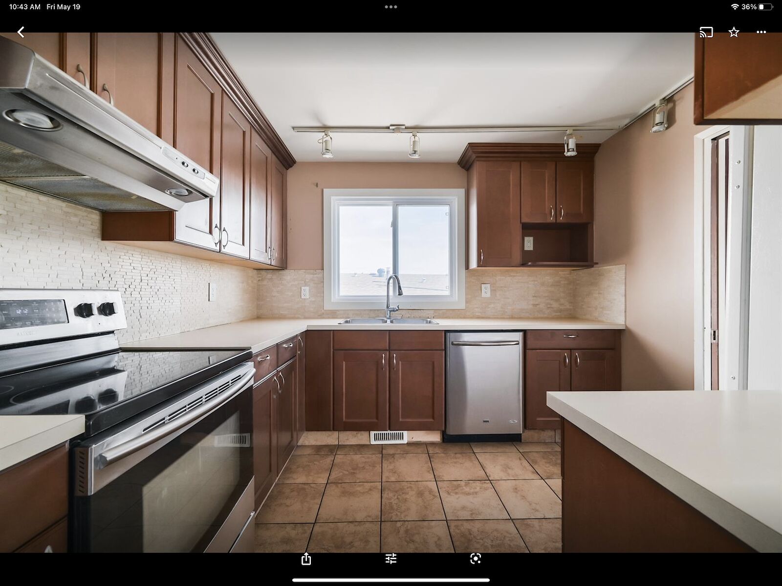 Calgary 3 bedrooms Duplex for rent. Property photo: 524643-1