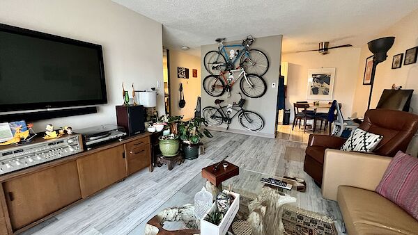 Calgary 1 bedroom Condo Unit for rent. Property photo: 524655-3