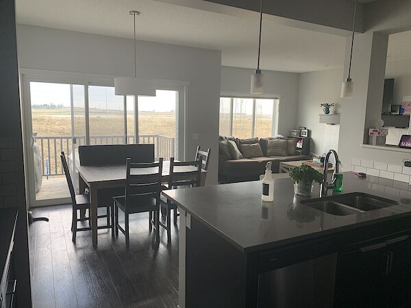 Calgary 4 bedrooms House for rent. Property photo: 525230-2