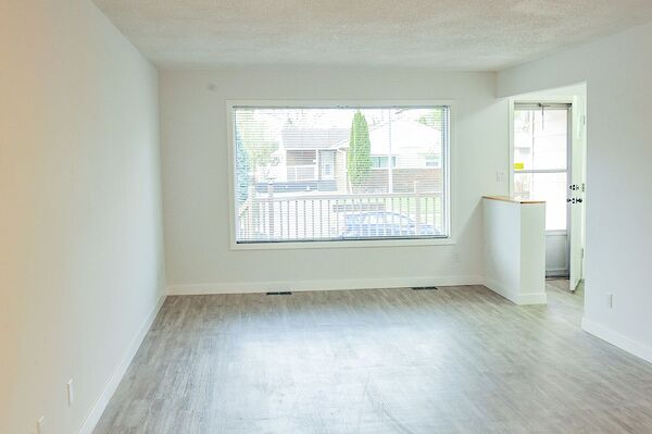 Edmonton 3 bedrooms Main Floor for rent. Property photo: 525959-2