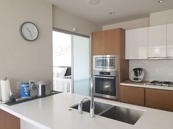 West Vancouver 1 bedroom Condo Unit for rent. Property photo: 526015-2