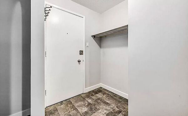 Calgary 1 bedroom Condo Unit for rent. Property photo: 526286-3