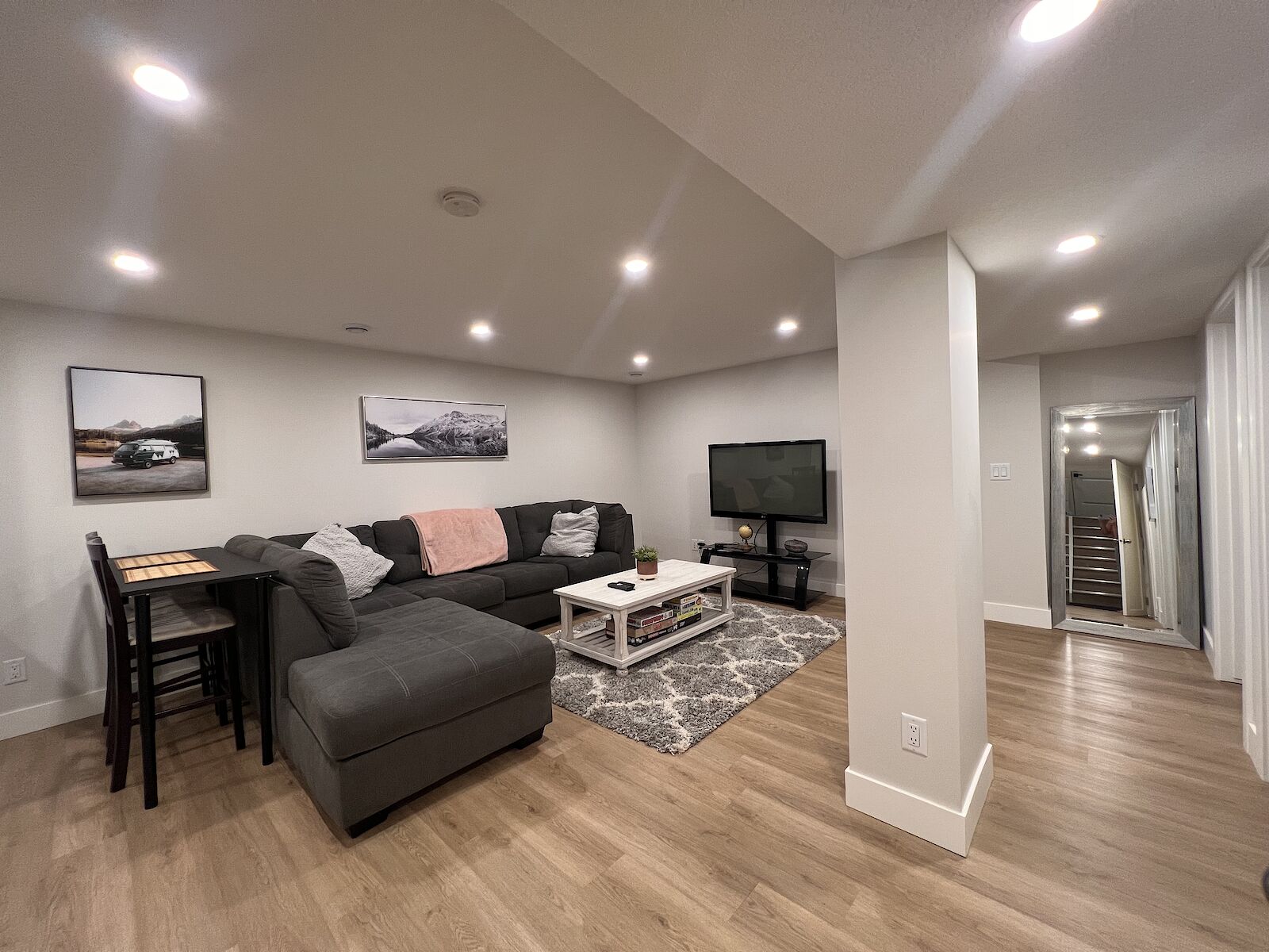 Calgary 2 bedrooms Basement for rent. Property photo: 528226-1