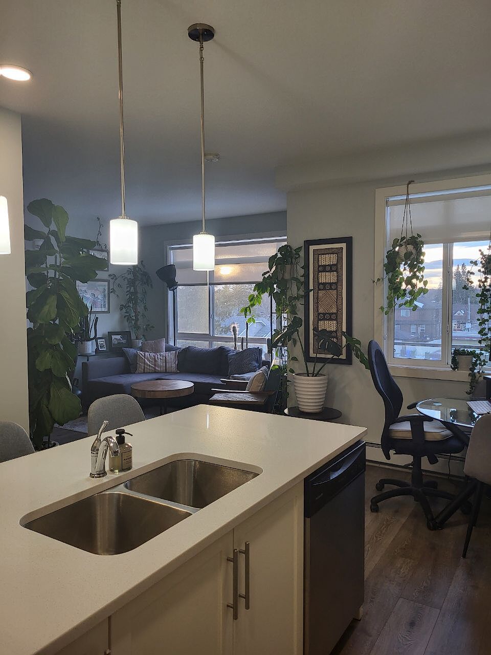 Calgary 2 bedrooms Apartment for rent. Property photo: 528369-1