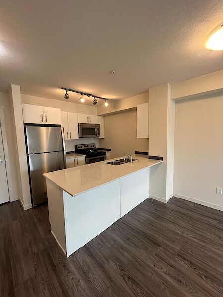 Calgary 1 bedroom Condo Unit for rent. Property photo: 529417-3