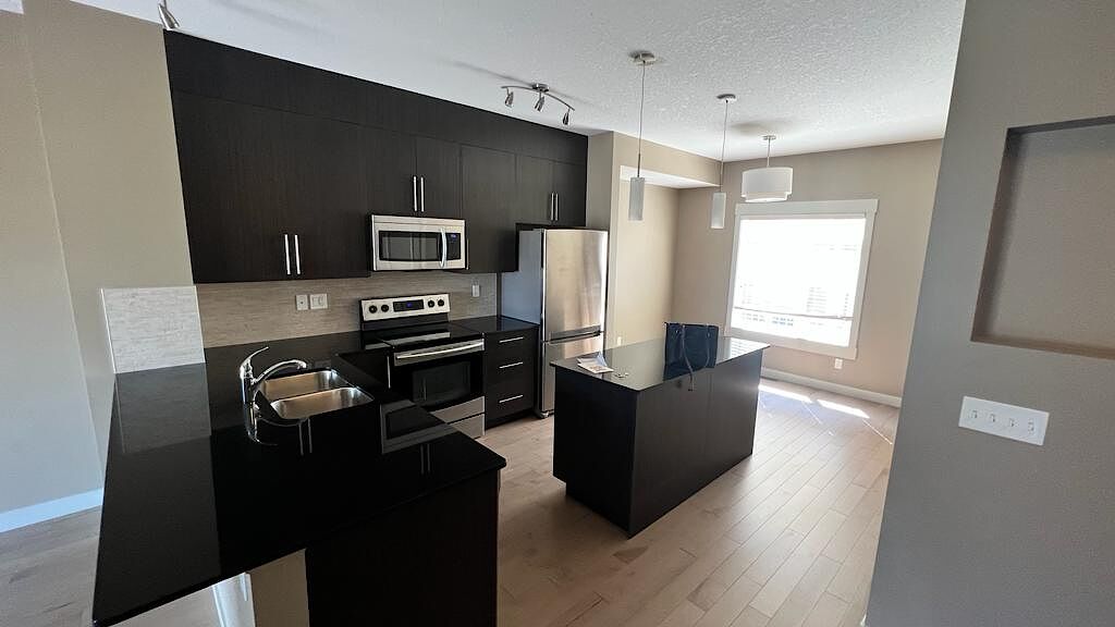 Calgary 3 bedrooms Townhouse for rent. Property photo: 532189-1