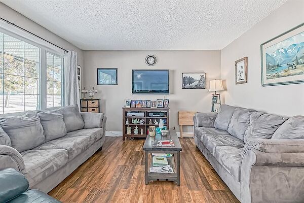 Calgary 3 bedrooms Room For Rent for rent. Property photo: 532523-2