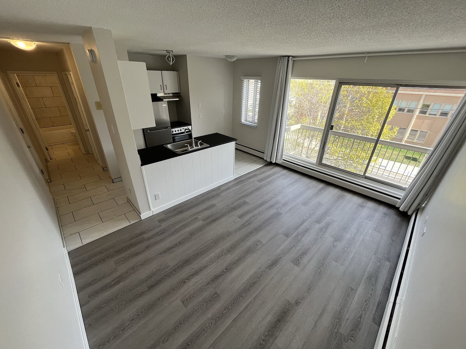 Calgary 1 bedroom Condo Unit for rent. Property photo: 533748-1