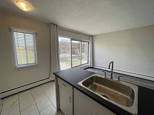 Calgary 1 bedroom Condo Unit for rent. Property photo: 533748-3