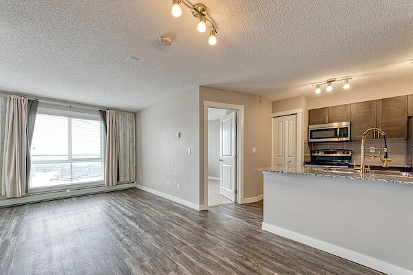 Calgary 2 bedrooms Condo Unit for rent. Property photo: 534957-2