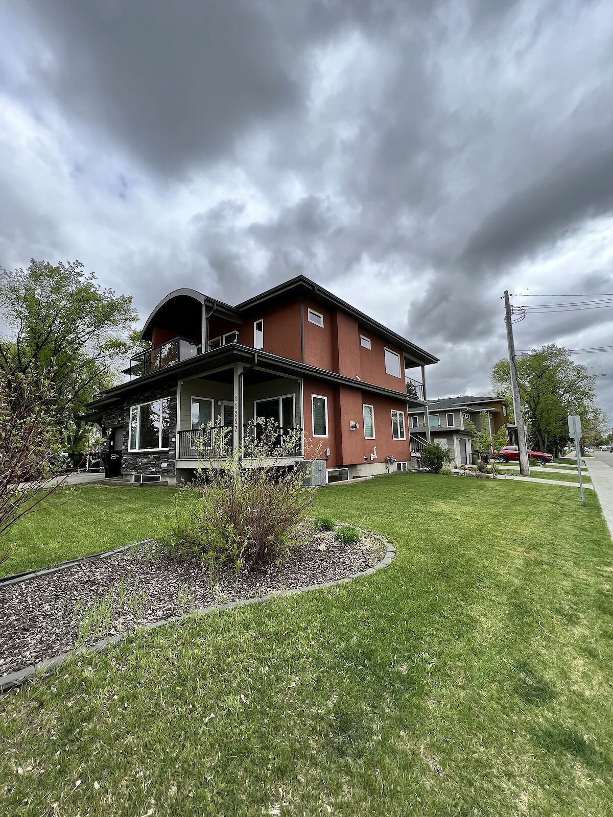 Edmonton 5 + Den bedrooms Duplex for rent. Property photo: 535412-1