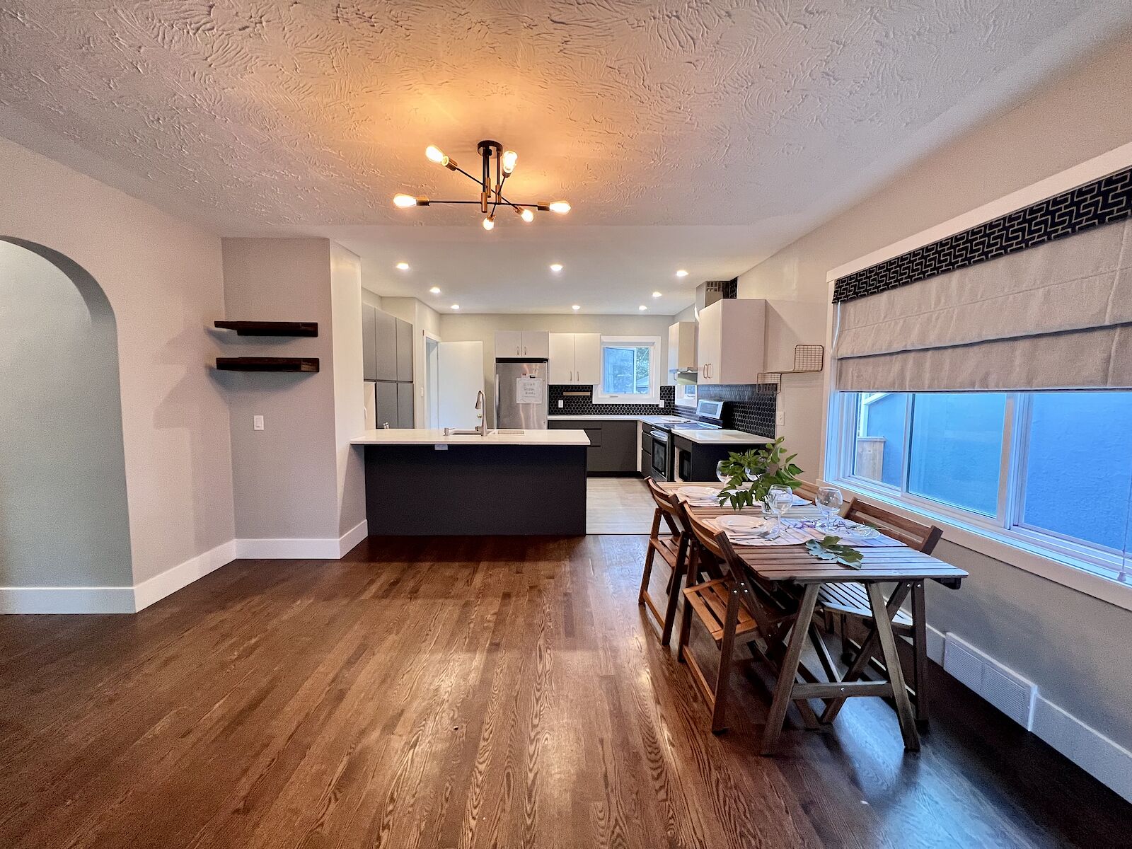 Calgary 2 bedrooms Main Floor for rent. Property photo: 535684-1