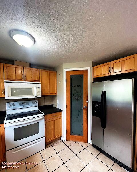 Edmonton 3 bedrooms Mobile for rent. Property photo: 536398-2
