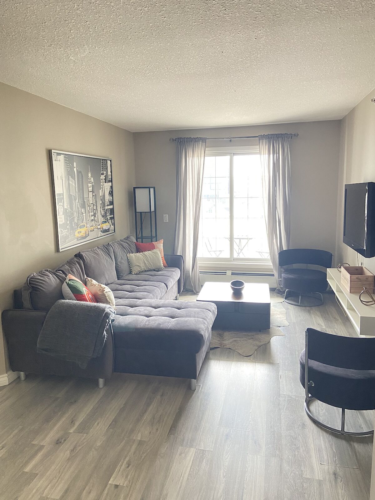 Calgary 2 bedrooms Condo Unit for rent. Property photo: 536944-1