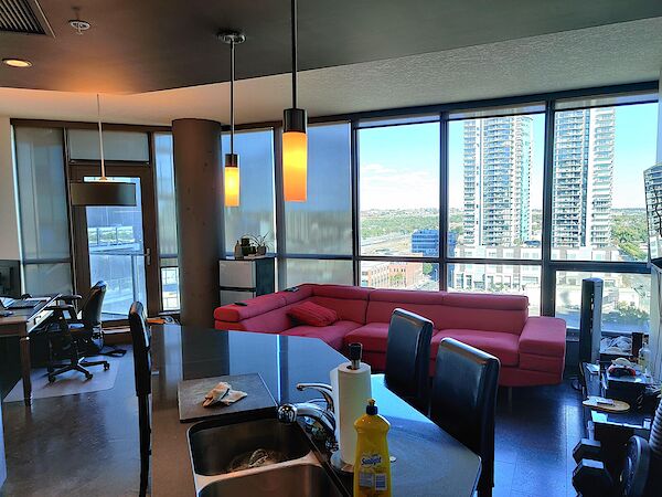 Calgary 2 bedrooms Condo Unit for rent. Property photo: 537016-2