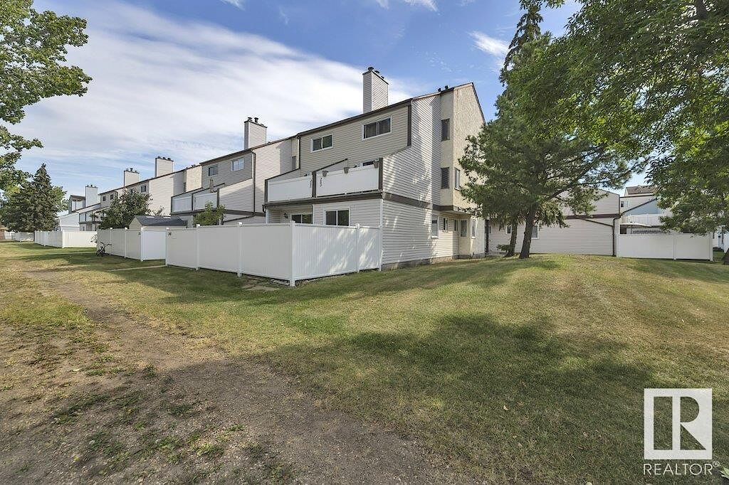 Edmonton 3 bedrooms Condo Unit for rent. Property photo: 537095-1