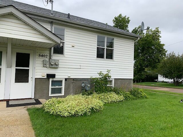 Camrose 2 bedrooms Main Floor for rent. Property photo: 537125-1