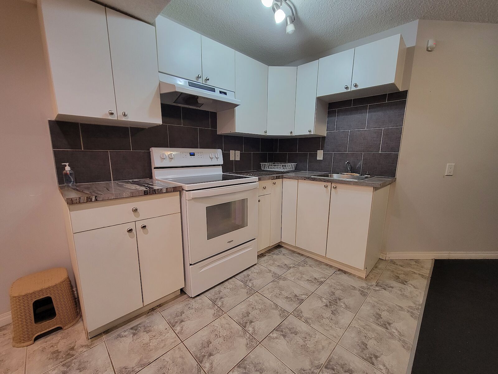 Calgary 2 bedrooms Basement for rent. Property photo: 537301-1