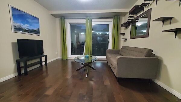 Calgary 2 bedrooms Condo Unit for rent. Property photo: 537885-2