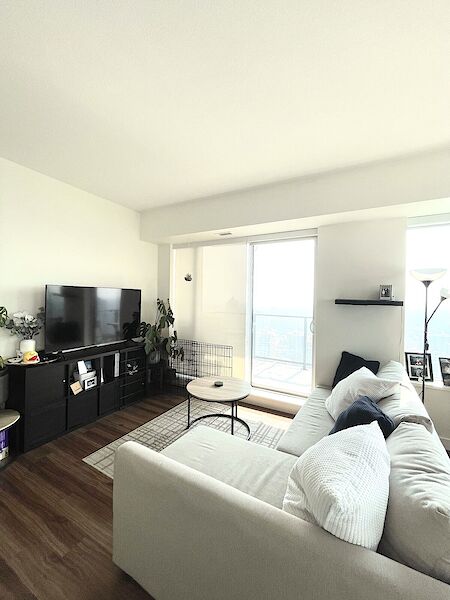 Calgary 2 bedrooms Condo Unit for rent. Property photo: 538244-2