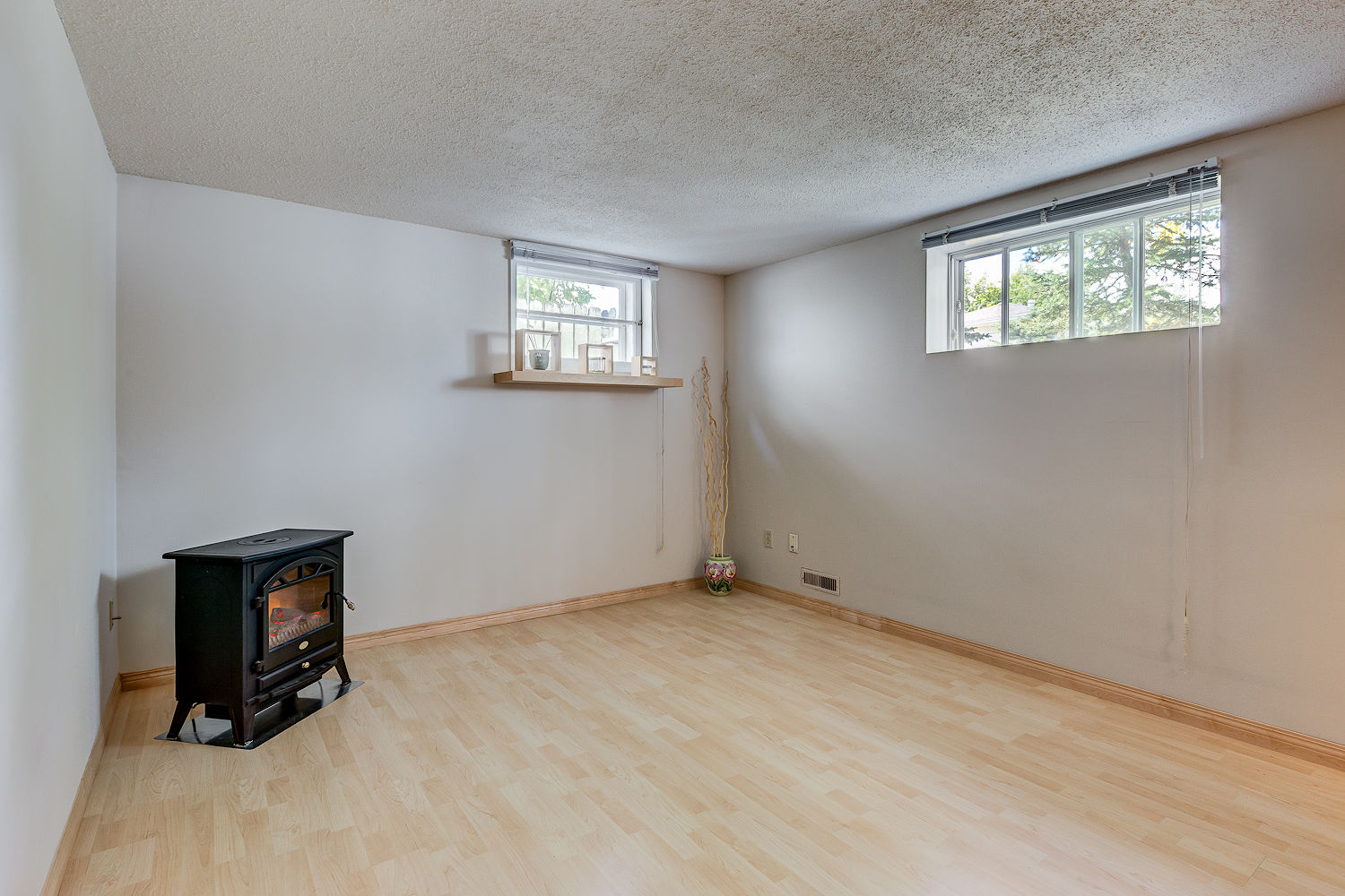 Calgary 2 bedrooms Basement for rent. Property photo: 53847-1