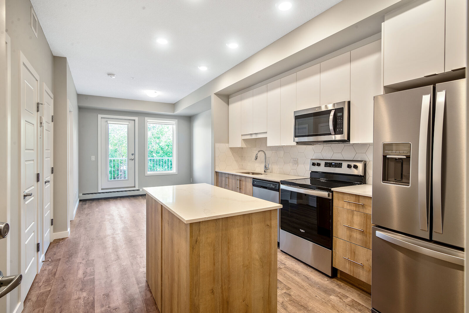 Calgary 1 bedroom Condo Unit for rent. Property photo: 539122-1
