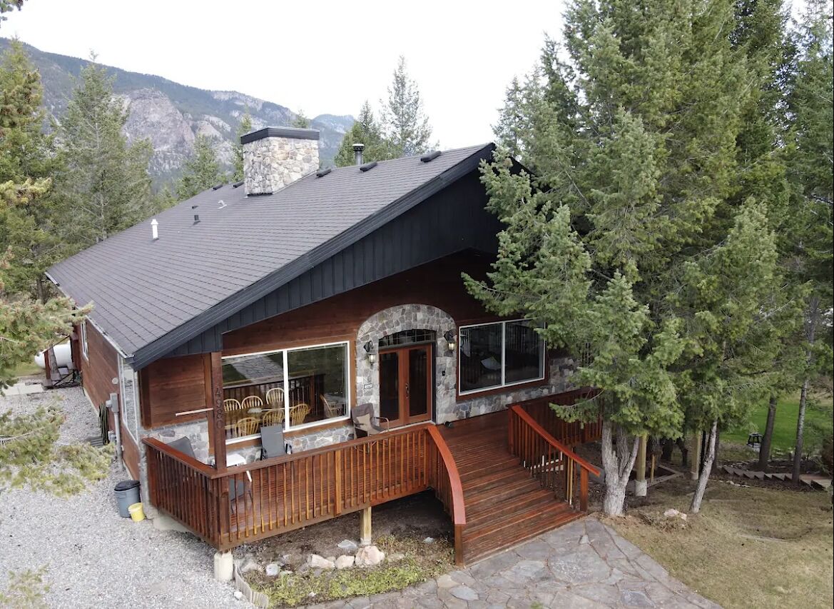Invermere 7 bedrooms Vacation Home for rent. Property photo: 539407-1