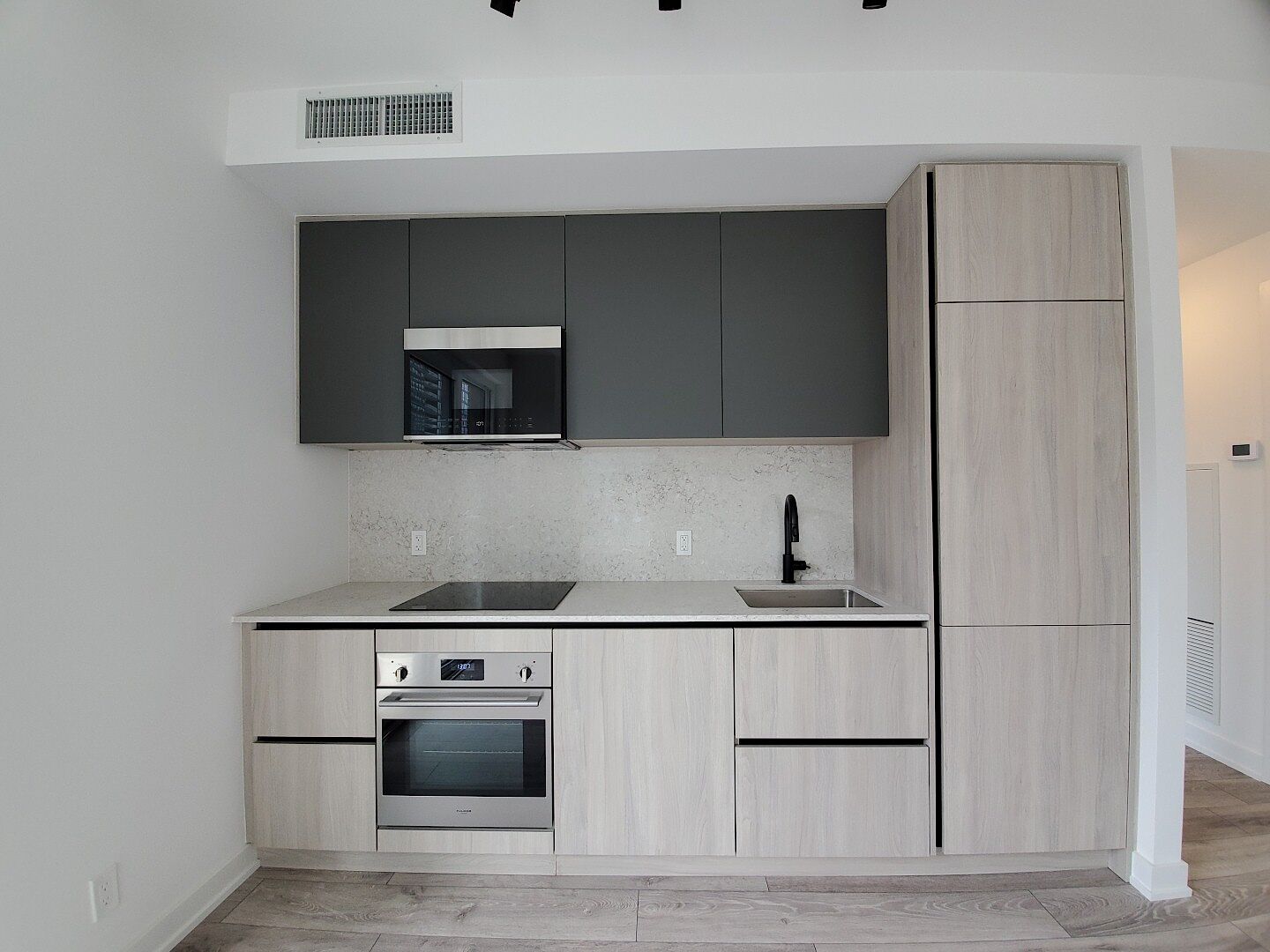 Toronto 2 bedrooms Apartment for rent. Property photo: 539465-1