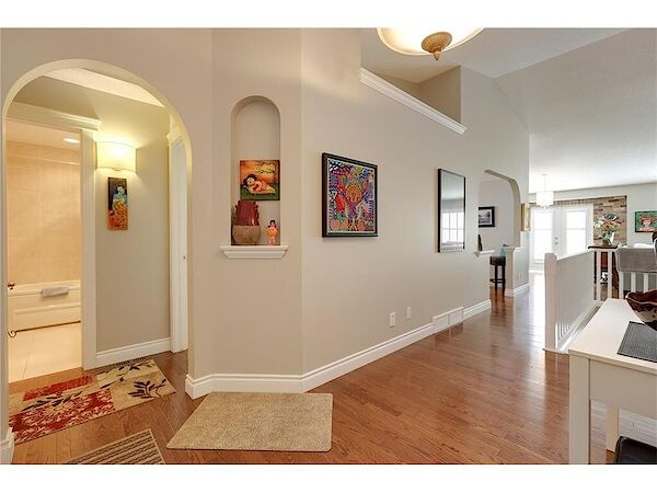 Calgary 4 bedrooms House for rent. Property photo: 539482-2