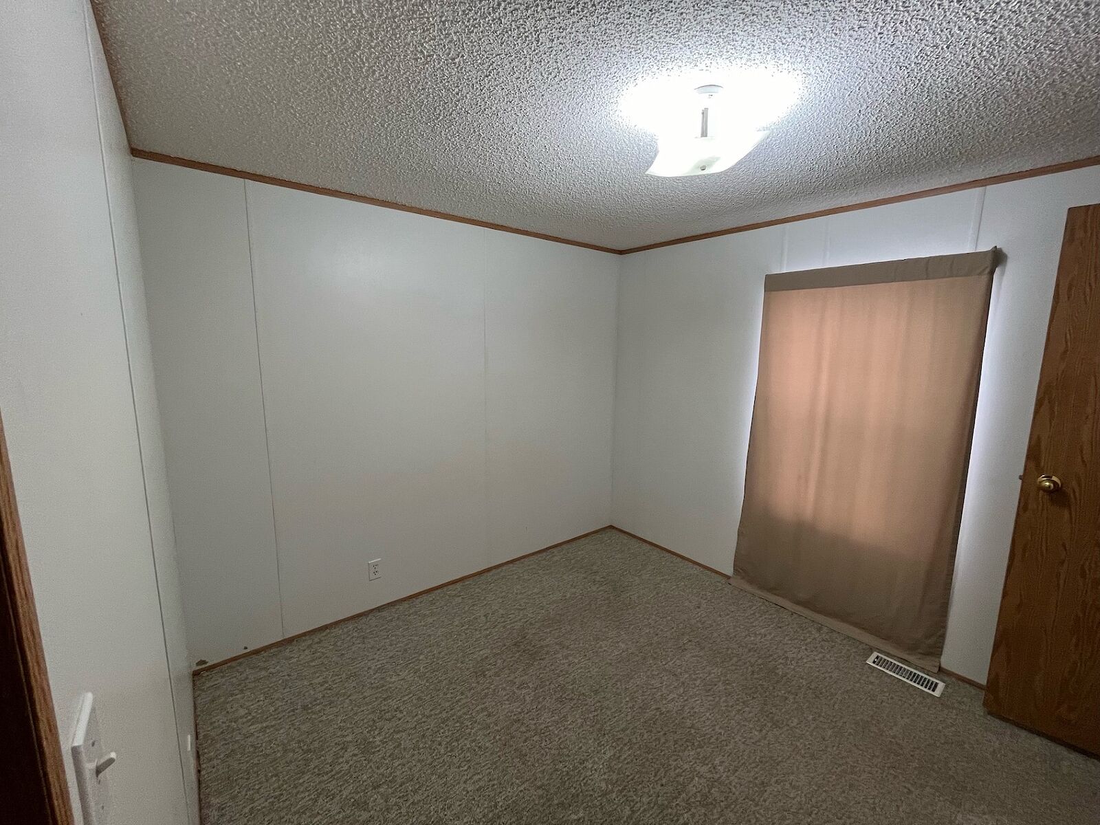 Crossfield Pet Friendly Room For Rent For Rent Room for Rent ID