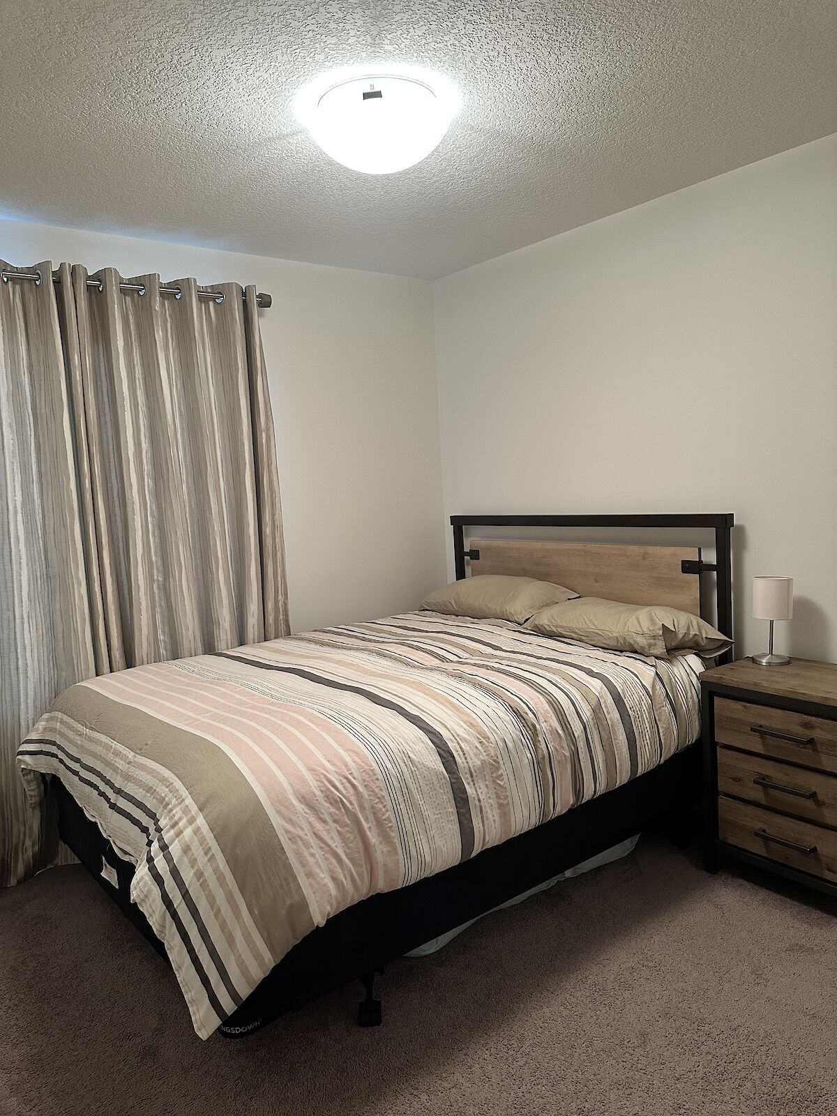 Cochrane Room For Rent For Rent | Room in a house