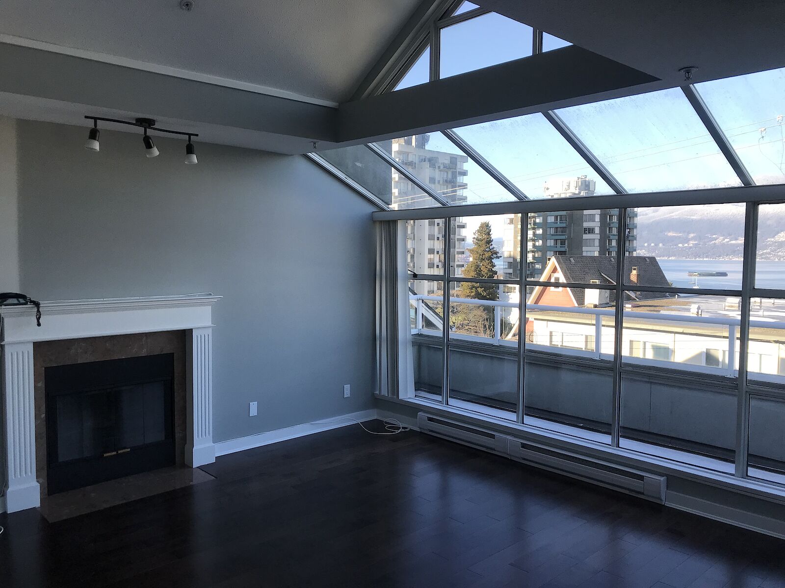 Vancouver Apartment For Rent | Kitsilano | 2 Bedroom Penthouse in Kits