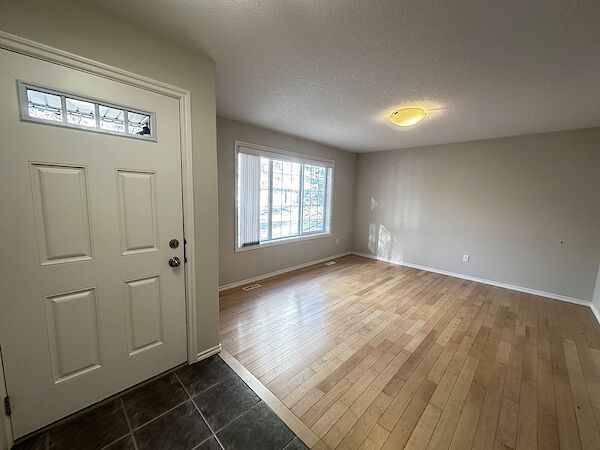 Edmonton 3 bedrooms Townhouse for rent. Property photo: 574613-2