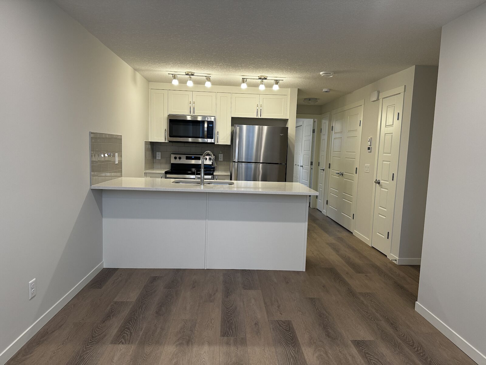 Calgary 1 bedroom Townhouse for rent. Property photo: 574894-1