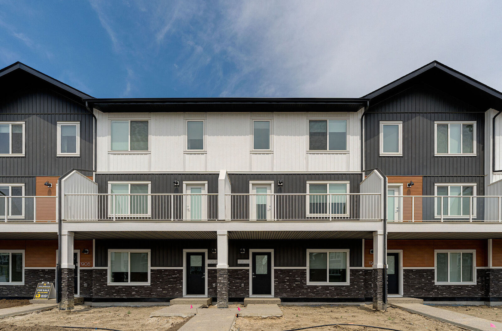 Chestermere Pet Friendly Townhouse For Rent BRAND NEW 4 bed, 2.5 ID