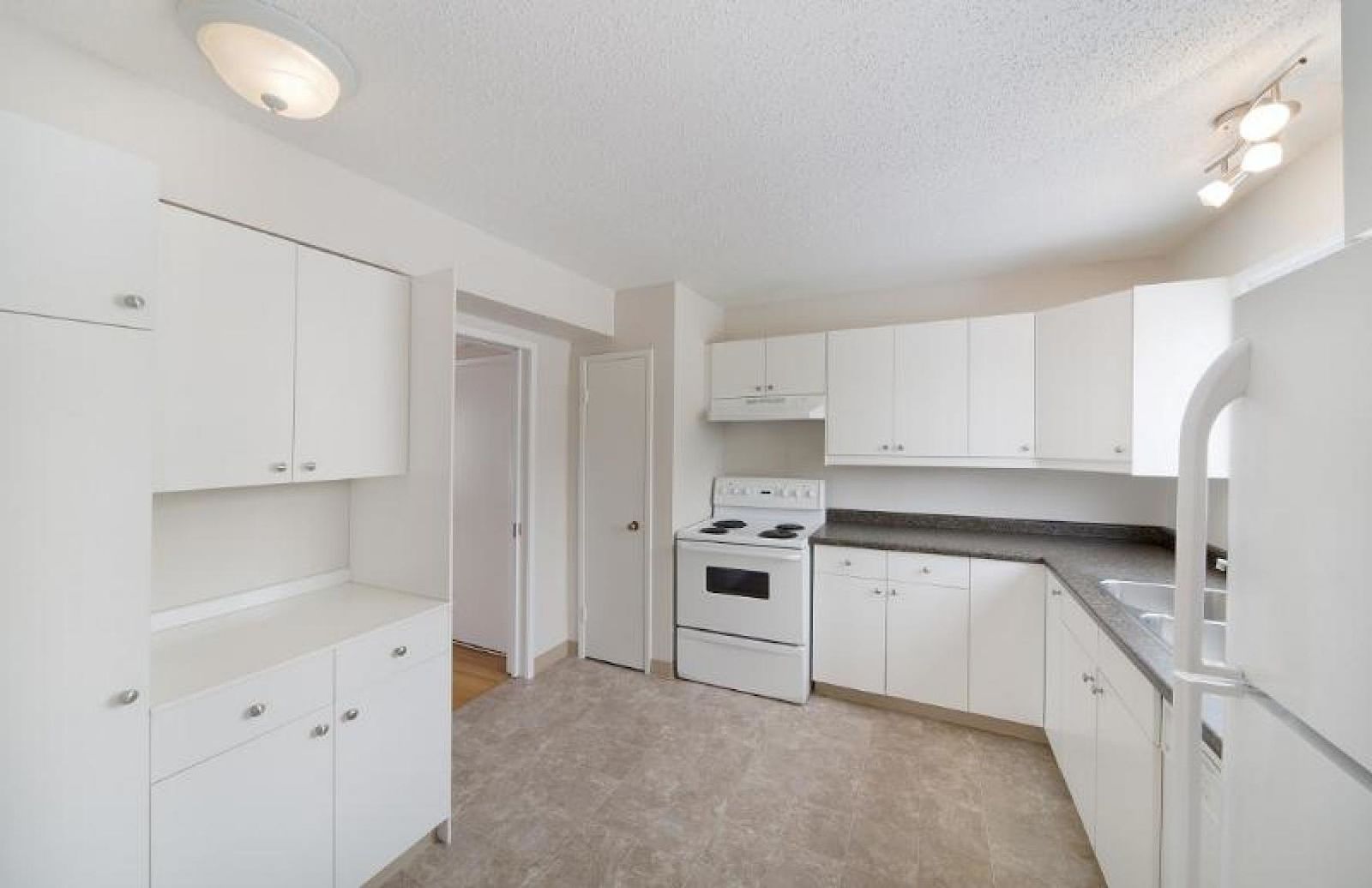 Calgary 3 bedrooms Townhouse for rent. Property photo: 58046-1
