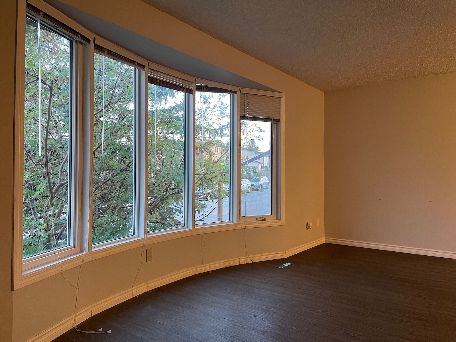 Calgary 2 bedrooms Duplex for rent. Property photo: 586564-1