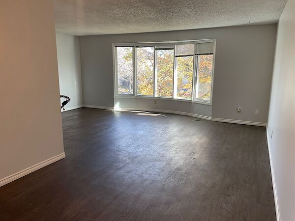 Calgary 2 bedrooms Duplex for rent. Property photo: 586564-2