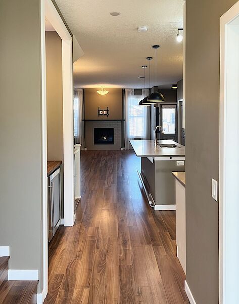 Calgary 4 + Den bedrooms House for rent. Property photo: 588709-3