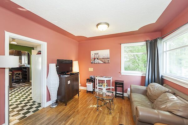 Calgary 4 bedrooms Room For Rent for rent. Property photo: 597080-2