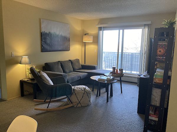Calgary 2 bedrooms Condo Unit for rent. Property photo: 6631-3