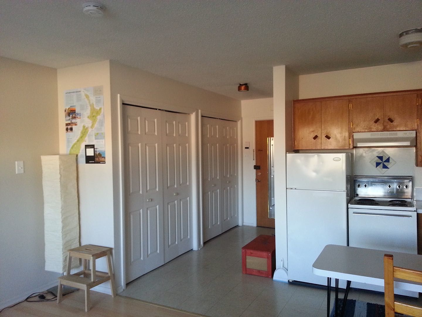 Calgary studio Condo Unit for rent. Property photo: 67129-1